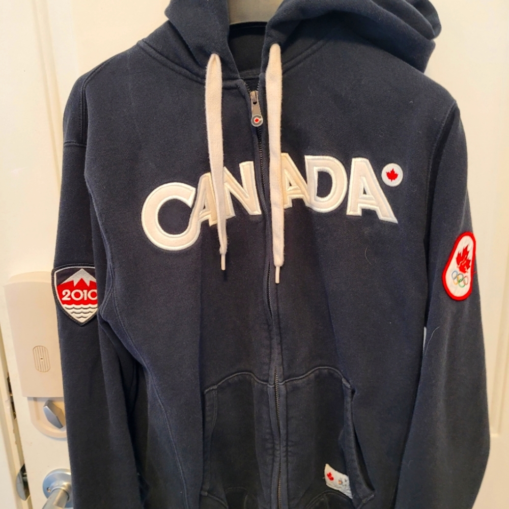Vintage Canada men's hoodie